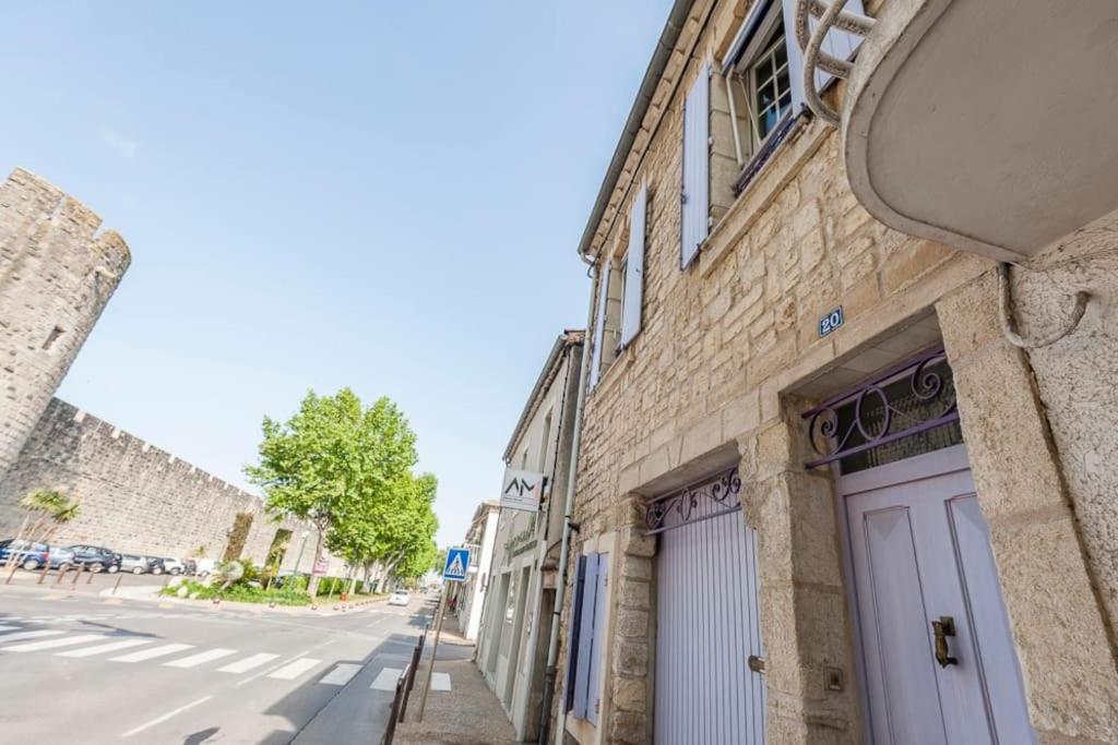 Lesehan Mortes Vue Remparts Aigues-Mortes